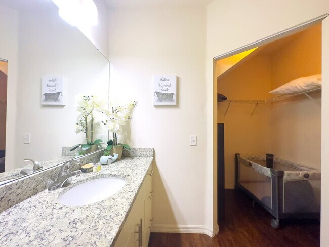 Building Photo - 8996 Silver Pl