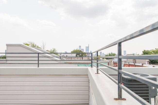 Building Photo - 1825 N Bouvier St