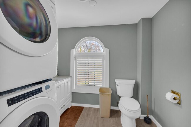 Building Photo - 307 Moore Ave