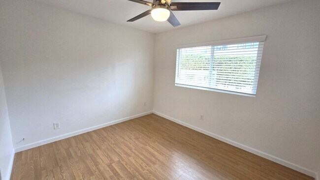 Building Photo - Lovely, 2Bd/2BA Single Story House: Large ...