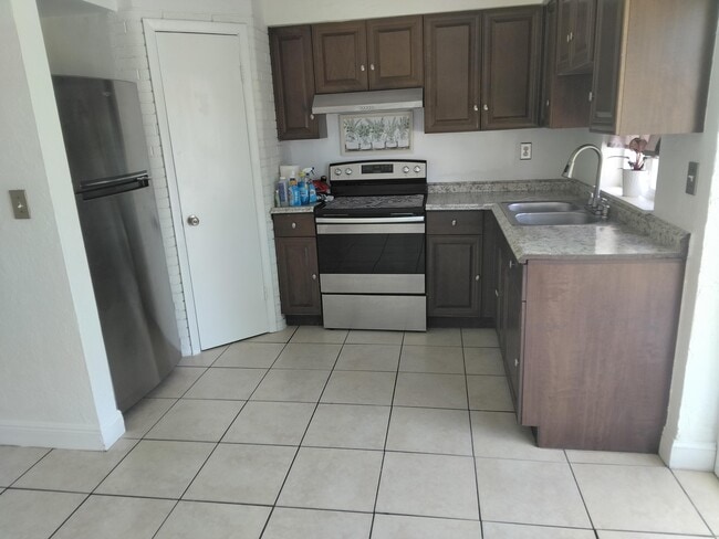 Building Photo - 330 NW 38th St
