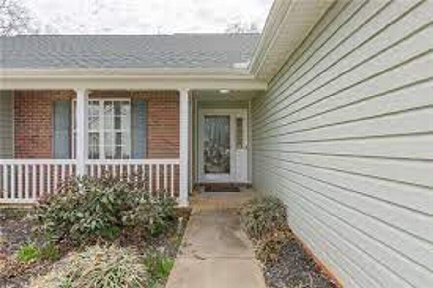 Building Photo - 902 Satinwood Dr
