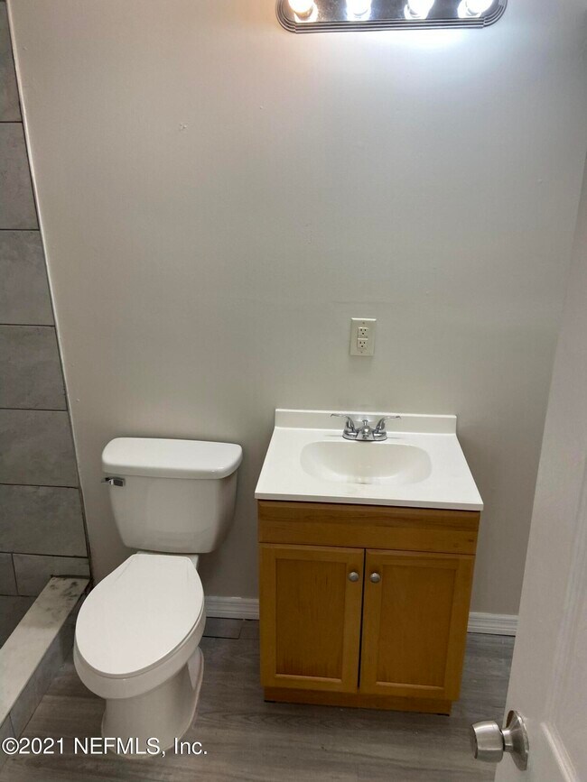 Building Photo - 5366 Baycrest Rd