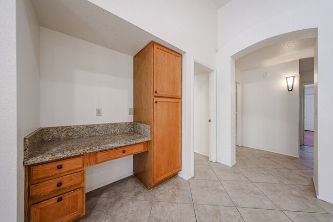 Building Photo - Welcome to this stunning 4-bedroom, 2-bath...