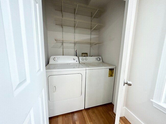 Building Photo - 12 Buttonwood St