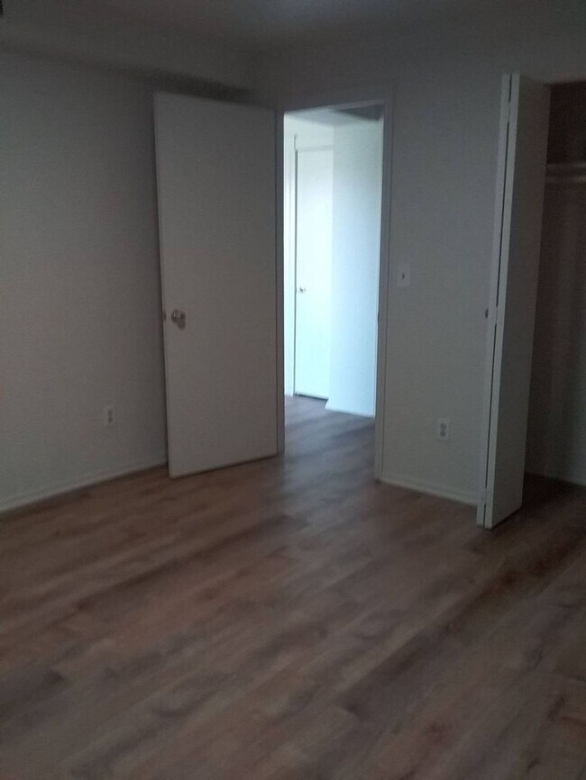 Building Photo - roy2016