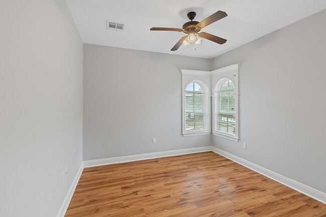 Building Photo - 5831 Weeping Willow Dr