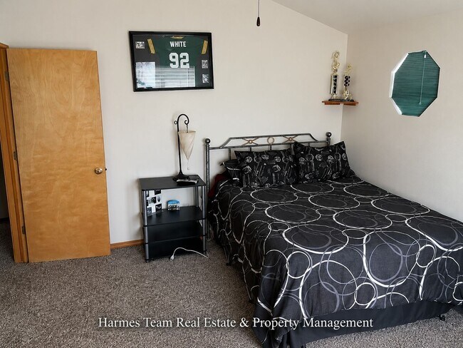 Building Photo - Spacious Home with Mountain Views & Finished Basement