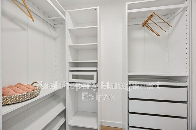 Building Photo - 742 N 90th St