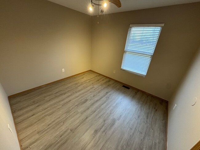 Building Photo - Updated 2 bedroom one bath apartment in be...