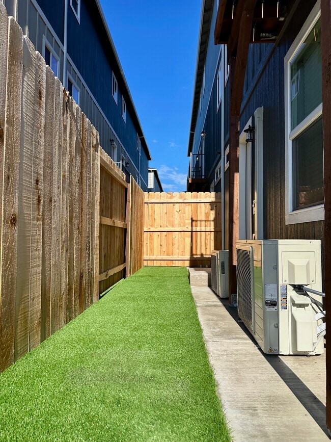 Building Photo - 7857 Houston Lp