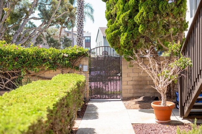 Building Photo - 2-Bedroom + 1 Bathroom Apartment | Dunes Place | Oxnard | Unfurnished
