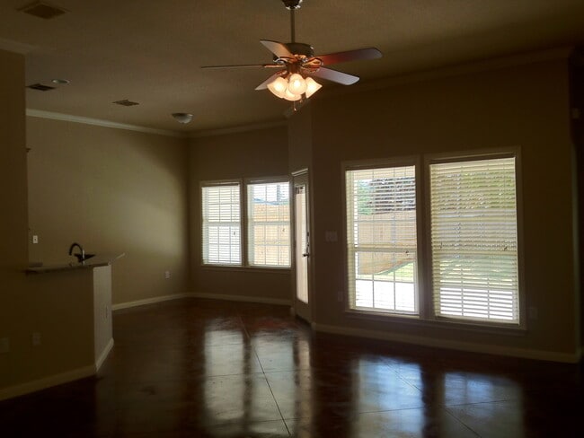Building Photo - Duplex