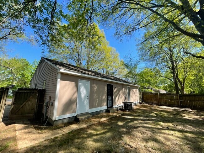 Building Photo - 2225 Eveningview - HALF OFF FIRST MONTH'S ...