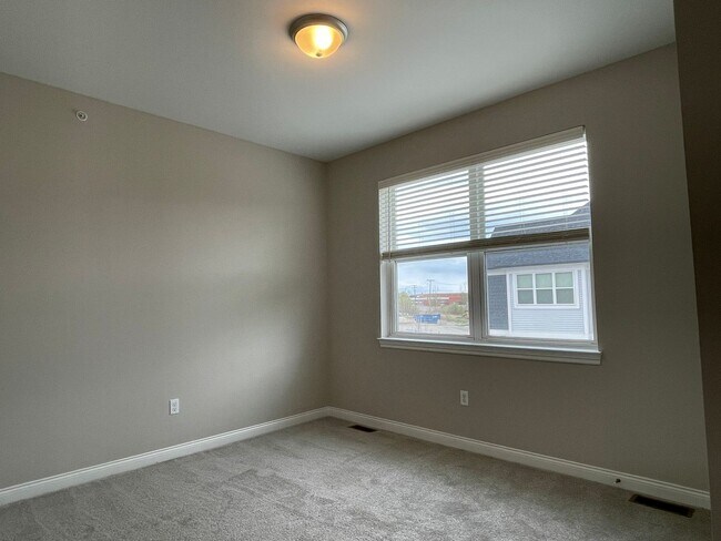 Building Photo - Shelby Township - 3 Bedroom, 2 Bath, End-Unit condo style w/Att Garage