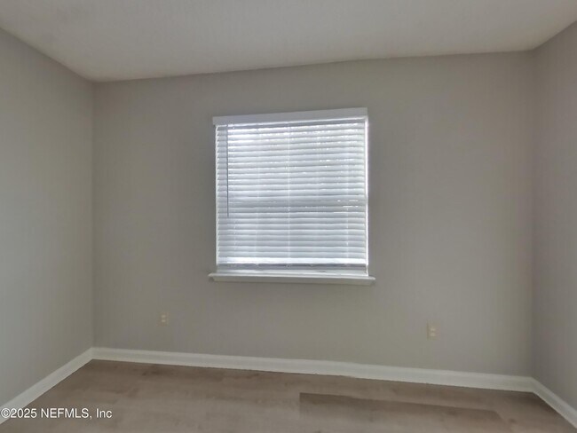 Building Photo - 3373 Millcrest Pl