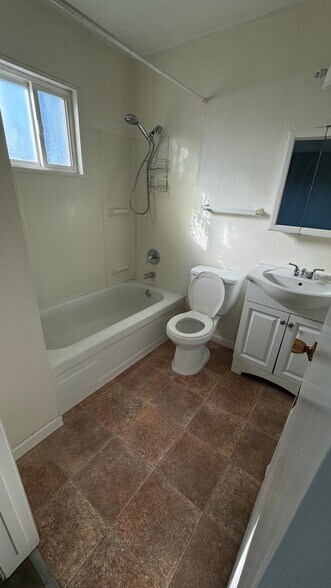 Building Photo - 635 10th Ave