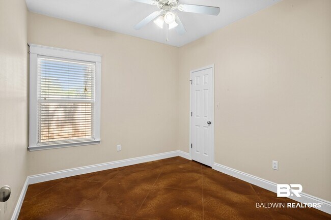 Building Photo - 20720 Northwood St