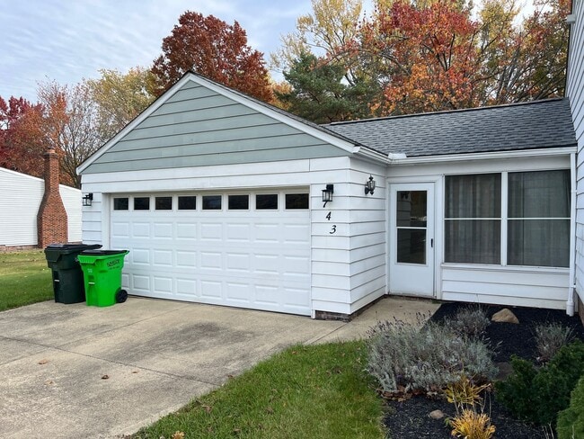 Building Photo - 743 Lander Rd