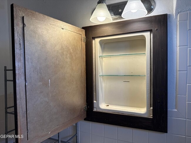 Building Photo - 1222 Mesita Dr