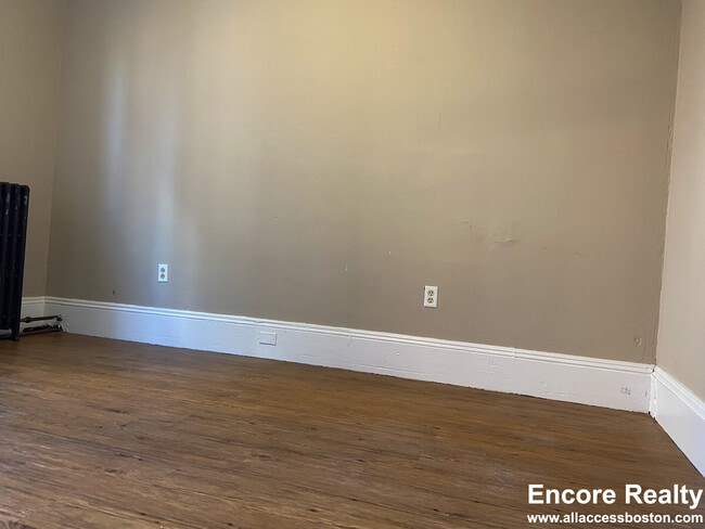 Building Photo - 8-8 Sunset St