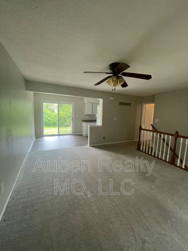 Building Photo - 409 NE Westwind Dr