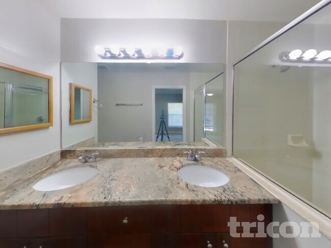 Building Photo - 1936 W Chestnut St