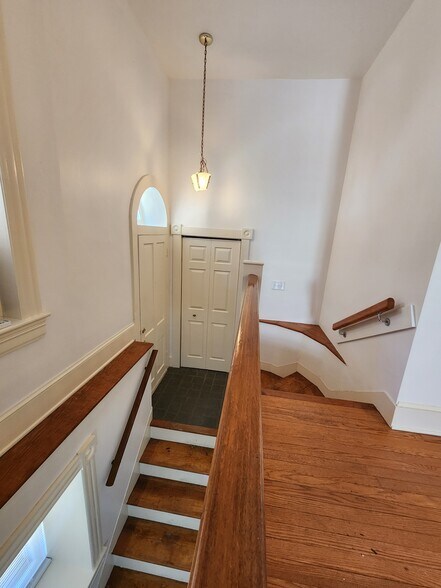 Building Photo - 125 Peyton St