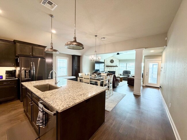 Building Photo - Beautiful 4 Bedroom Rental with Garage & Outdoor Living Space