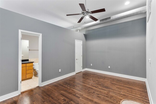 Building Photo - 1312 Live Oak St