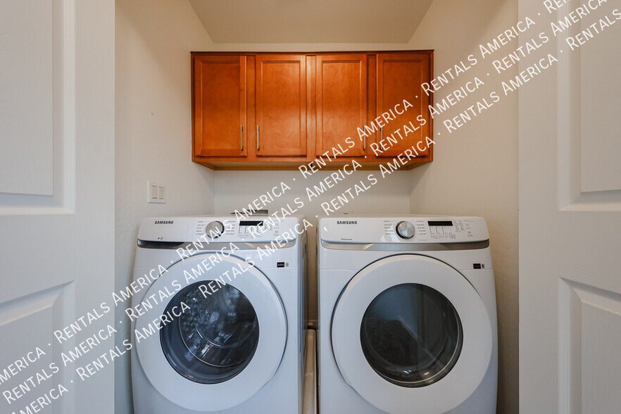 Building Photo - 1295 E Leaf Rd