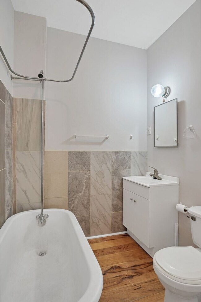 Building Photo - 511 Schirmer St