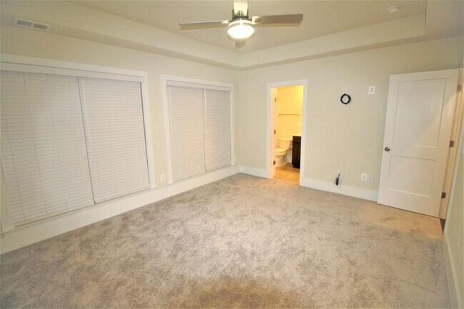 Building Photo - Elegant 3 Bedroom 2 Full 2 Half Bath Townhome in Ashburn