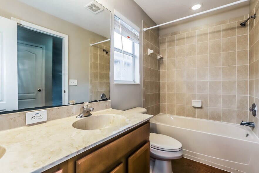 Building Photo - 403 Durham Shore Ct