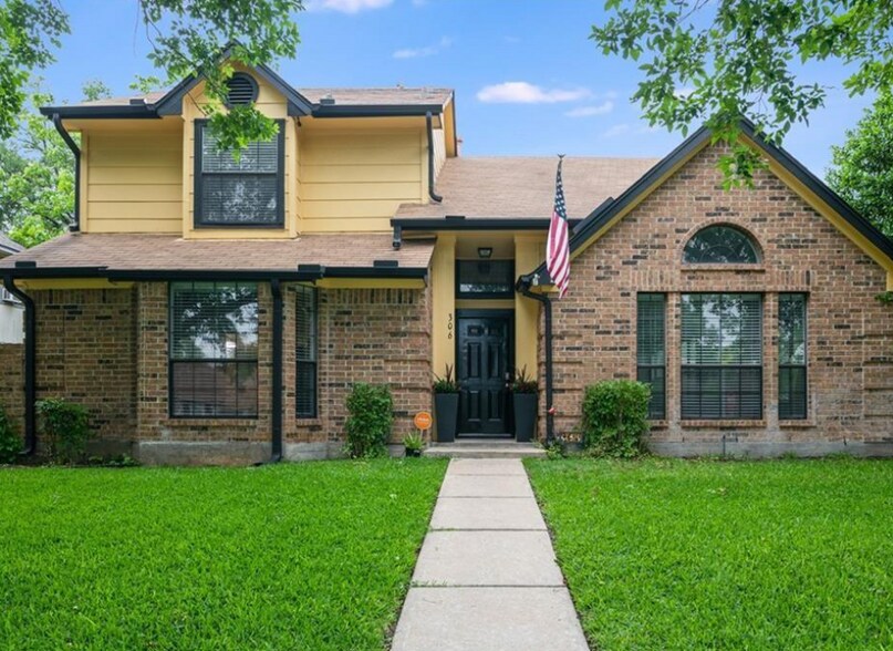 Primary Photo - 306 Applewood Dr