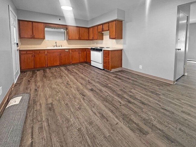 Building Photo - 27 Ridgewood St