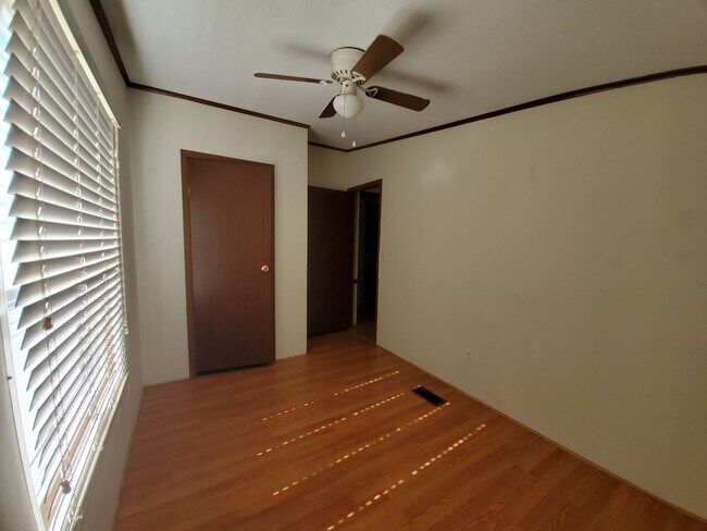 Building Photo - 4043 Nashville Dr