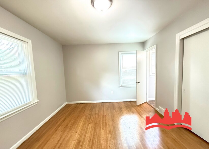 Building Photo - 4801 Dianne Dr