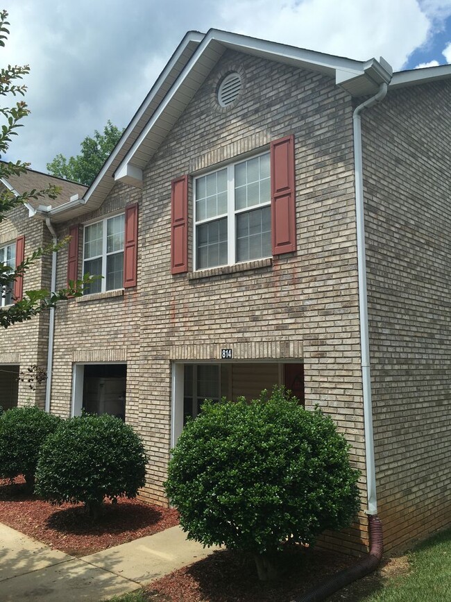 3 Bedroom Townhome - 3  Bedroom Townhome