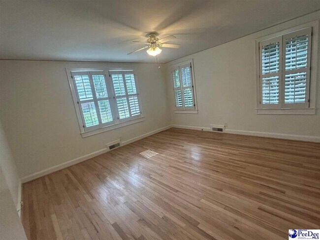 Building Photo - 503 Greenway Dr