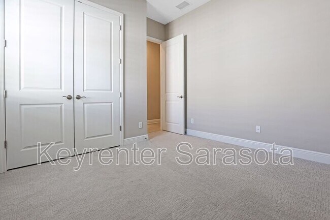 Building Photo - 6133 Lungo Lago Dr