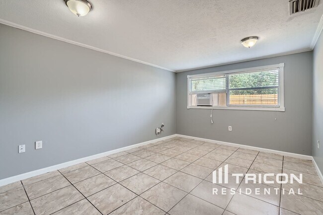 Building Photo - 513 Oakhurst St