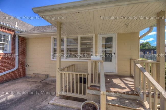 Building Photo - For Lease | Brookside | $1800 Rent | Available now!