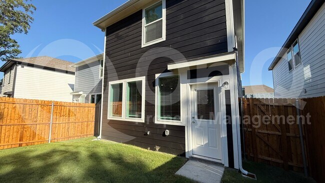Building Photo - 311 Clematis St