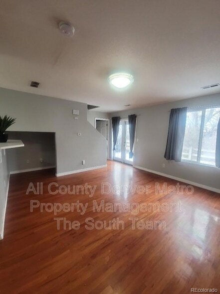 Building Photo - 4365 W Kenyon Ave