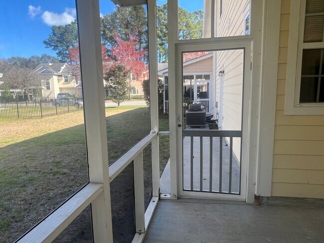 Building Photo - ** 1 Month Free Rent** Beautiful 3 Bedroom/ 2.5 Bath Unfurnished Townhouse in Wellstone!