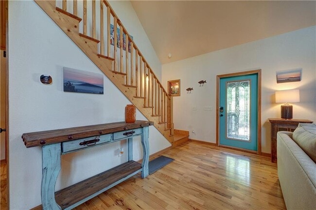 Building Photo - 495 Chicory Dr E