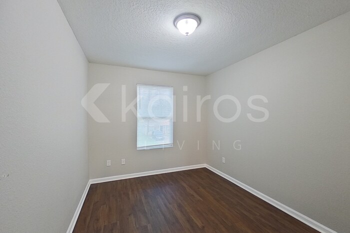 Building Photo - 1335 Mull St