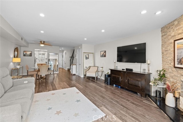 Building Photo - 545 E Cypress Ave