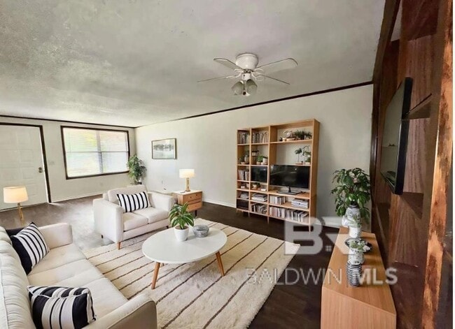 Building Photo - 1101 W Laurel Ave